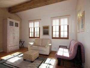 Maisons de vacances Very nice cottage with studio on a domain with heated pool : photos des chambres