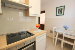 Lisa 2 near the beach