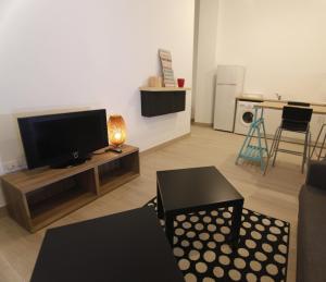 Preciosa Oportunidad, Junto a Playa y Teatro Falla