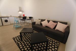 Preciosa Oportunidad, Junto a Playa y Teatro Falla