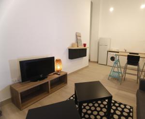 Preciosa Oportunidad, Junto a Playa y Teatro Falla