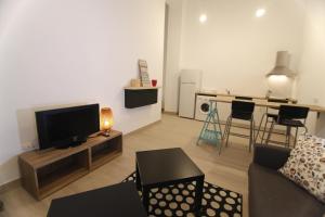 Preciosa Oportunidad, Junto a Playa y Teatro Falla