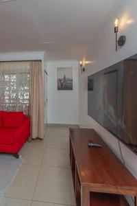 B8- FULLY FURNISHED AND SERVICED 2 Bedroom Apartment in WESTLANDS NAIROBI with Back Up Power Generator