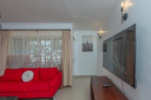 B8- FULLY FURNISHED AND SERVICED 2 Bedroom Apartment in WESTLANDS NAIROBI with Back Up Power Generator