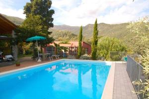 Charming Village House In The Groves Near The Sea