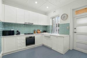 2-Bed Apartment with Stunning Bondi Beach Views