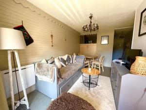 Appartement 35 m2 4p proche des pistes de ski la foux d Allos Avec piscine chauffée saison été et wifi