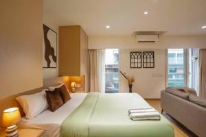 Airport Runway View from terrace|Coffee Maker|Luxe