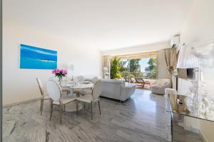 Spacious 1-Br with Sea View Residence with Pool Cannes