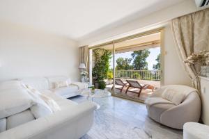 Spacious 1-Br with Sea View Residence with Pool Cannes