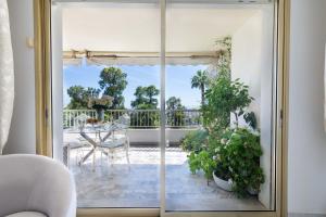 Appartements Spacious 1-Br with Sea View Residence with Pool Cannes : photos des chambres