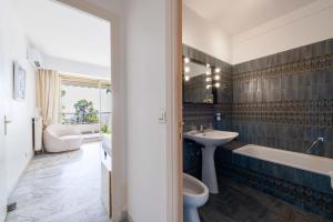 Appartements Spacious 1-Br with Sea View Residence with Pool Cannes : photos des chambres