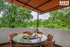 StayVista at Casa Tino with Bonfire, Lawn