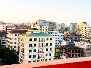 Heart of the City Private Room with Amazing Views, Fast WiFi ,AC and walkable