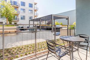 Blueground Pleasant Hill balcony nr Park SFO-1906