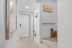 Royal Pelican - New Listing - 4511 Bay Beach Ln condo