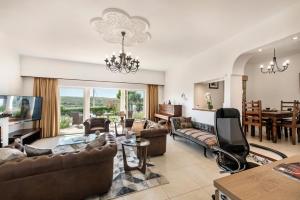 Charming 3 bedroom Villa Nestled Amongst the Orange Groves of Silves, Algarve, Portugal