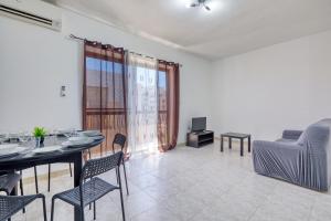 Spacious 3-Bedroom Apartment in StPauls