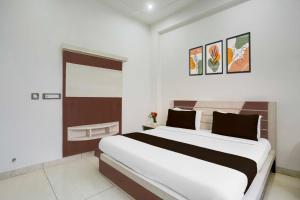 Collection O Shyam Sarovar Near Khatu Shyam