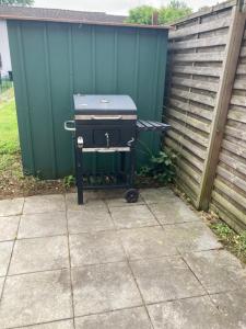 Gemütliches ganzes Apartment Parkplatz Waschmaschine Kamin Terrasse Garten, Grill und Küche