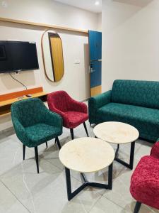 PubliQ Luxury Stays KPHB