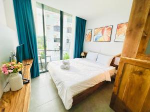 407MSNK Maison Luxe Studio w Balcony & Kitchen