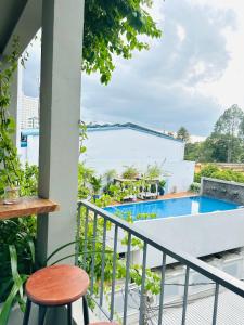 407MSNK Maison Luxe Studio w Balcony & Kitchen