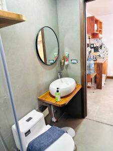 407MSNK Maison Luxe Studio w Balcony & Kitchen