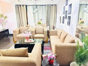 Heart of the City Private Room with Amazing Views, Fast WiFi ,AC and walkable