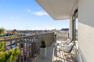 DOKI Living Suites - Foodhall & Parking by Downtown Apartments