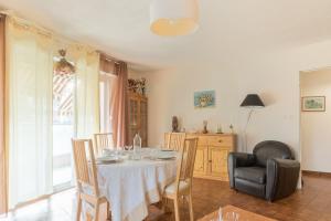 Appartements Le Roc dEmbrun - proche Lac de Serre-Poncon : photos des chambres