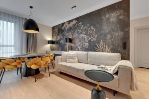 DOKI Living Suites - Foodhall & Parking by Downtown Apartments