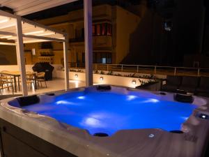 Villa Windsor 5BR With Heated Pool, Jacuzzi, Gym, Sauna and Cinema Room