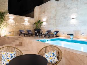 Villa Windsor 5BR With Heated Pool, Jacuzzi, Gym, Sauna and Cinema Room