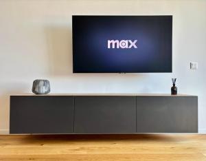 SKY PARK Deluxe Apt - Castle View - Free Parking