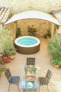Maisons de vacances charmante maison coeur de village jaccuzi : photos des chambres