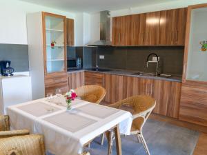 Apartment Wohnung Garten 1 Seeblick by Interhome