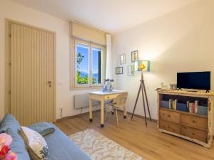 Apartment Il Gianlupo Azzurro by Interhome