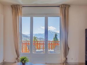 Apartment Hortensia 10 by Interhome