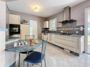 Maisons de vacances Holiday Home Villa Sel et Pins by Interhome : photos des chambres