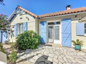 Maisons de vacances Holiday Home Les Volets Bleus by Interhome : photos des chambres
