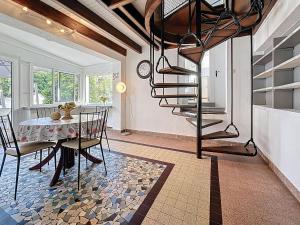 Maisons de vacances Holiday Home Les Volets Bleus by Interhome : photos des chambres