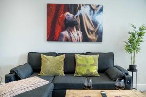 2Bed 2Bath at Hendon - 3 min to Train - 65 Inch TV