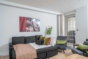 2Bed 2Bath at Hendon - 3 min to Train - 65 Inch TV