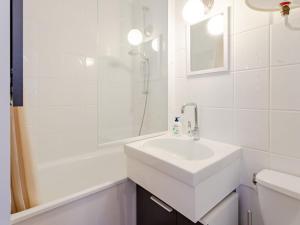 Appartements Apartment Le Sporting-18 by Interhome : photos des chambres