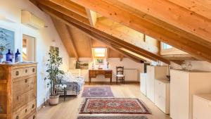 Rebecca House, Sestri Levante