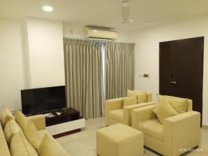 OCEAN BREEZE - WAVES LUXURY CONDO