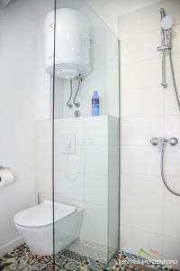 Mini Condo 27 DL 1 bed penthouse 2 min to sea