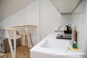 Mini Condo 27 DL 1 bed penthouse 2 min to sea