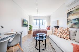 136 Paarl Studio With Onsite Parking Comforts